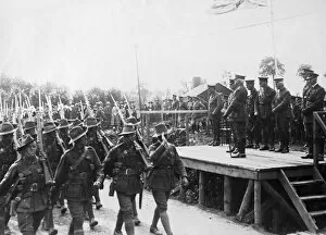 Images Dated 22nd May 2014: March past of soldiers on the Western Front, WW1