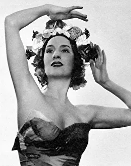 Images Dated 20th October 2017: Margaret Morris by Madame Yevonde