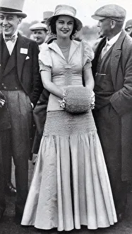 Sep18 Collection: Margaret Whigham at Ascot with her boater and ruches muff