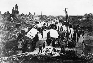 Images Dated 20th March 2018: MARKETS IN LENS RUINS