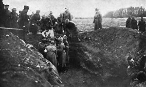 Images Dated 10th May 2017: Mass burials in Field of Mars, Petrograd, Russia