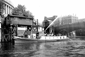 Images Dated 14th December 2011: Massey Shaw fireboat, Blackfriars river fire station