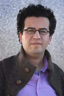 MATAR, Hisham (1970). Libyan writer. Portrait