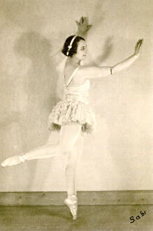 Barrett Collection: Maudie Barrett, ballerina