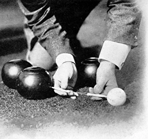 Images Dated 13th October 2004: Measuring up an end of Bowls, 1903