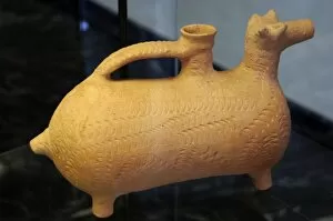 Palatine Gallery: Medieval vase shape as a mammal. Ceramics
