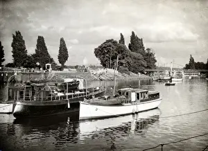 Teddington Prints: Medusa at Teddington Lock 1938
