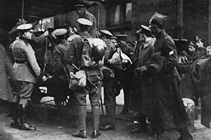 Conveying Prints: Meeting troops on leave at London train station, WW1