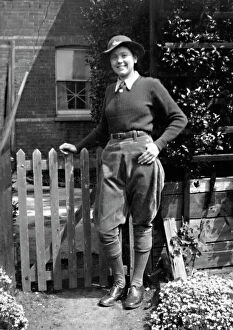 Images Dated 1st August 2015: Member of the Womens Land Army, WW2