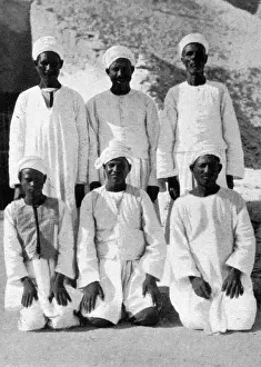 Assistant Prints: Men assisting Howard Carter with Tutankhamuns tomb