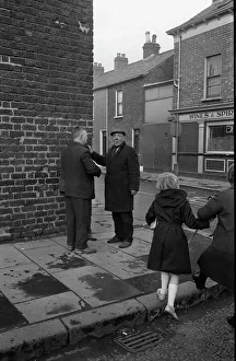 Images Dated 11th September 2015: Two men chatting, Falls Road, Belfast, Northern Ireland