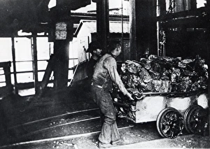 Coal Mining Collection: Men with dram, Elliot Colliery, New Tredegar, South Wales