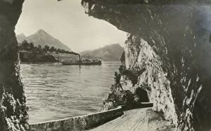Steam Boat Gallery: Merligenstrasse running alongside Lake Thun