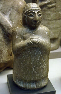 Images Dated 4th April 2008: Mesopotamia. Limestone statue of a woman. Kingdom of Lagash