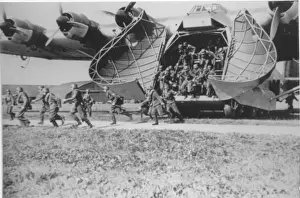 Messerschmitt Me 323D -disgorging troops