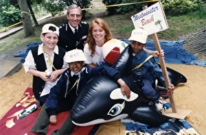 Images Dated 4th February 2011: Met Police Commissioner with children, London