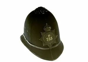 Images Dated 30th March 2009: Metropolitan Police helmet