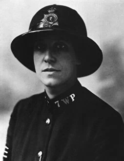 Images Dated 28th January 2011: Metropolitan Police officer in late 1920s uniform