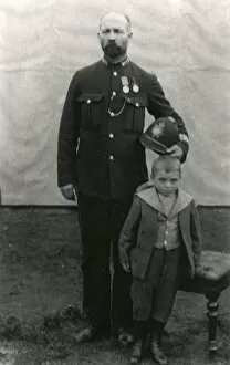 Images Dated 27th January 2011: Metropolitan Police officer with young son