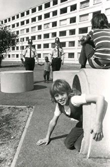 Images Dated 4th February 2011: Two Metropolitan Police officers with boys on estate
