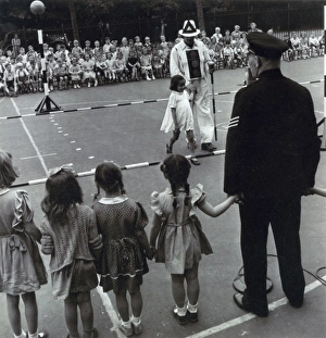 Images Dated 4th February 2011: Metropolitan Police officers teaching road safety