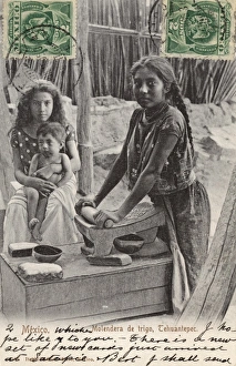 Images Dated 9th March 2011: Mexico - Wheat grinding, Tehuantepec
