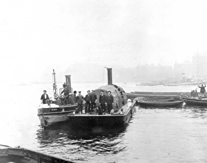 Images Dated 29th November 2011: MFB fire float and tug on the River Thames