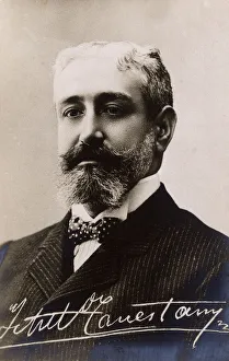 Images Dated 14th February 2018: Middle-aged man in a studio photo