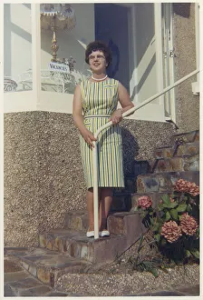 Images Dated 4th February 2021: Middle aged woman standing on a set of steeps steps