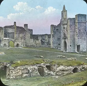 Abbeys Prints: Middleham Castle, Wensleydale, North Yorkshire