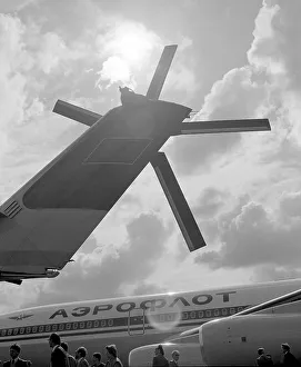 Sssr Collection: Mil Mi-26 SSSR-06141 with Ilyushin Il-86 SSSR-86066