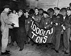 Images Dated 23rd October 2004: The Millionth Ton of Supplies reaches Berlin, 1949