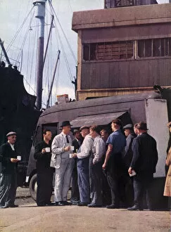 Images Dated 10th August 2020: A Mobile Canteen at the docks