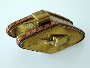 Images Dated 23rd October 2009: Model of a WWI tank
