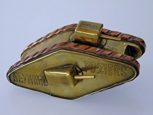 Images Dated 23rd October 2009: Model of a WWI tank