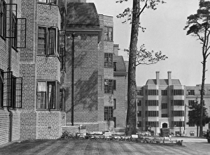 Images Dated 9th September 2011: MODERN FLATS 1930S