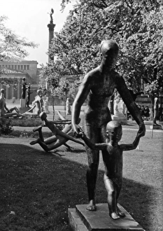 Images Dated 13th May 2011: Modern Sculptures
