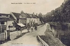 Moret Gallery: Moret-sur-Loing - Houses and a Wine Shop on the Canal