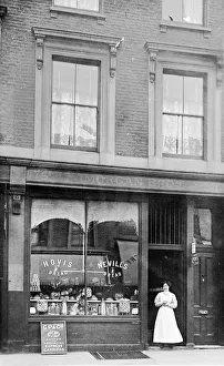 Images Dated 27th September 2017: Morgan Bros grocers shop, Maida Vale, London