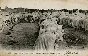 Images Dated 25th January 2012: Moslems at prayer, Algiers, Algeria