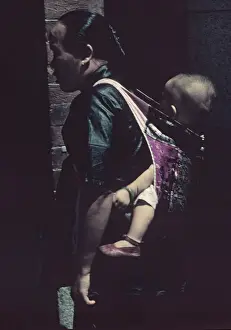Backs Prints: Mother and baby - Hong Kong