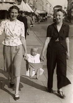 Images Dated 19th May 2017: Mother baby and Mothers sister - Eastbourne, East Sussex