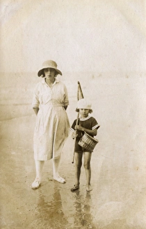 Images Dated 19th May 2017: Mother and child standing on the beach - France