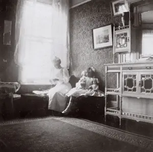 Southwold Prints: Mother and daughter on holiday, Southwold, Suffolk