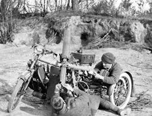 Images Dated 26th August 2011: Motorcycle Machine Gun Unit firing at aircraft, WW1