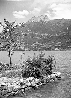 Mountain backdrop to a lake near Albertville