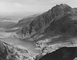 Images Dated 31st August 2016: The mountain, Tryfan and Llyn Ogwen N Wales