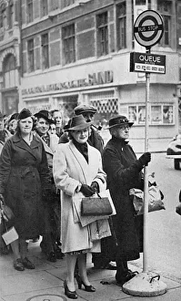Hour Gallery: Moveable bus stop arrives in London, WWII