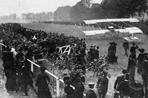 Images Dated 21st June 2018: Mr Grahame-White flying at Ranelagh, 1910