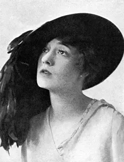 Mrs Benedict Birkbeck wearing a Bersaglieri hat, WWI